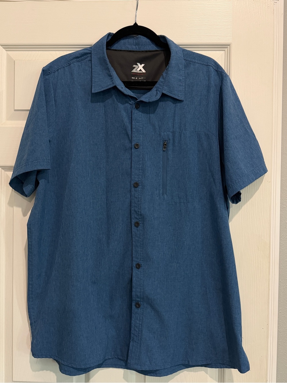 Zeroxposur Men's Short-Sleeve Button-Down Shirt in Denim Blue